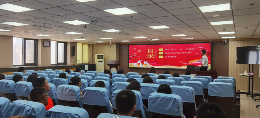 制定班规树立班风,学习委员张沁涵跟大家分享了大学学习的经验和方法